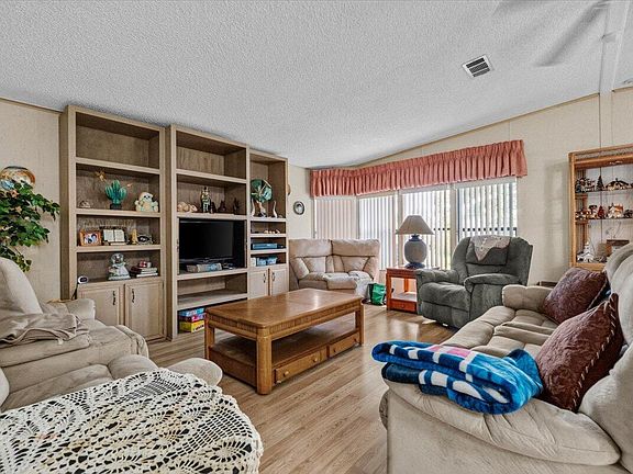 4th image of 6578 NW 37th Avenue