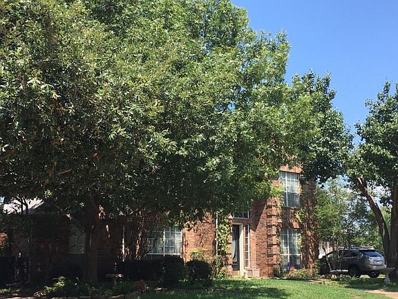 3rd image of 2004 Bishop Dr