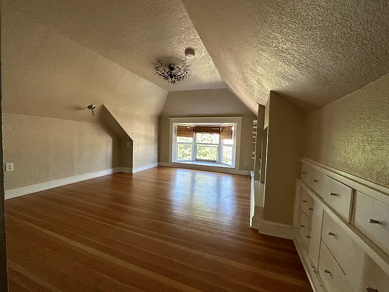 1330 S Grant St — Photo 9
