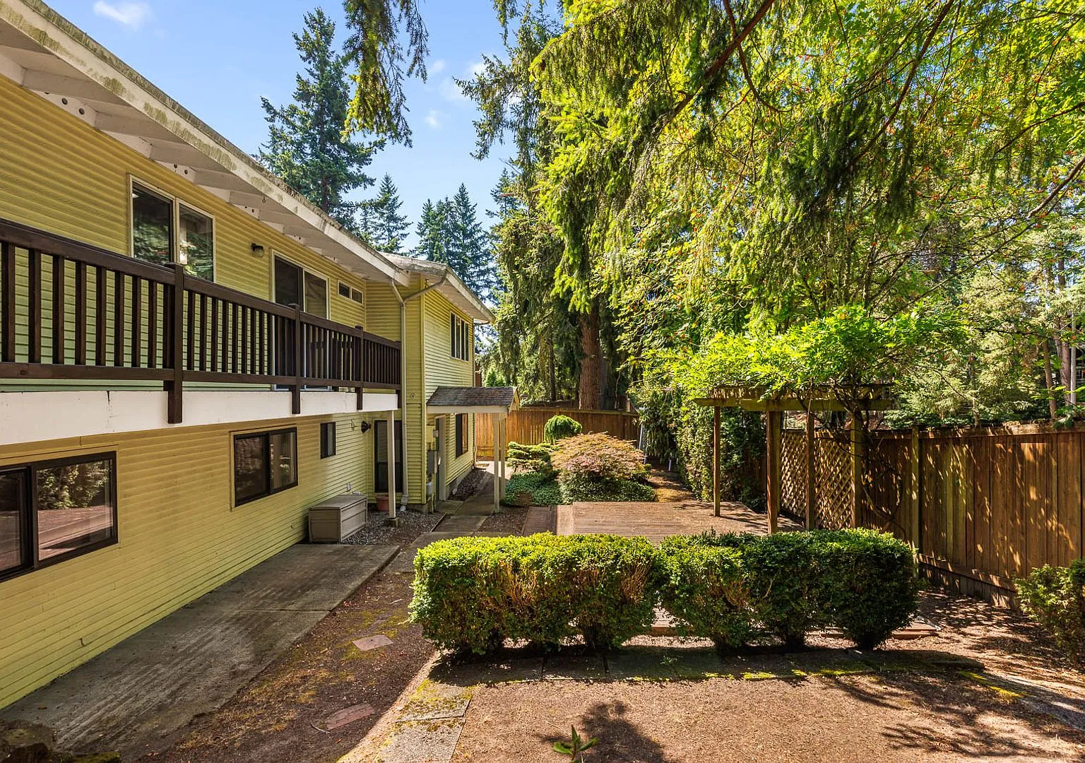 Spacious Redmond Split-Level with Dual Living Spaces — Photo 3