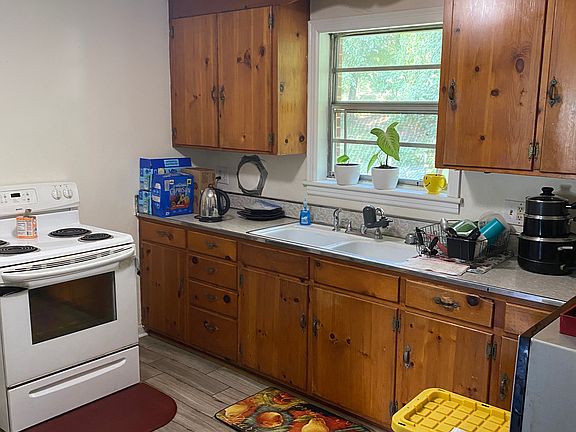 5th image of 646 Lou Ann St