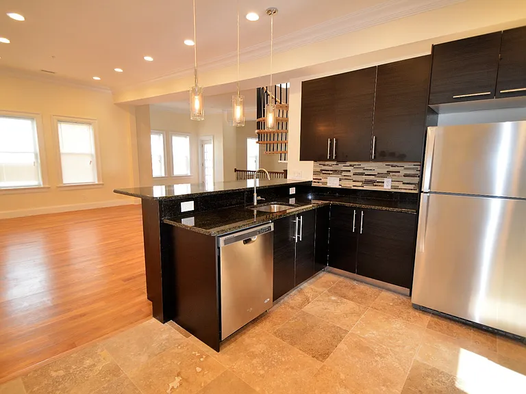 74 Browne St #1 — Photo 4