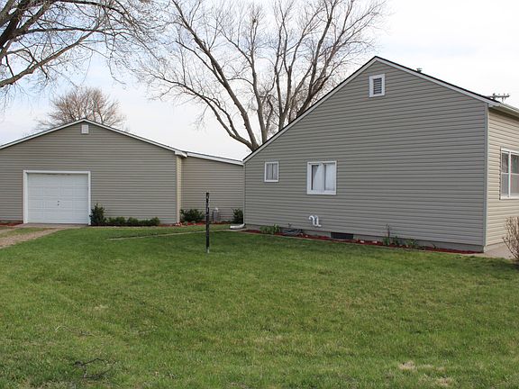 2nd image of 418 E 5th St