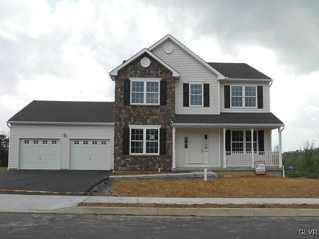 1st image of 119 E 1st St #9