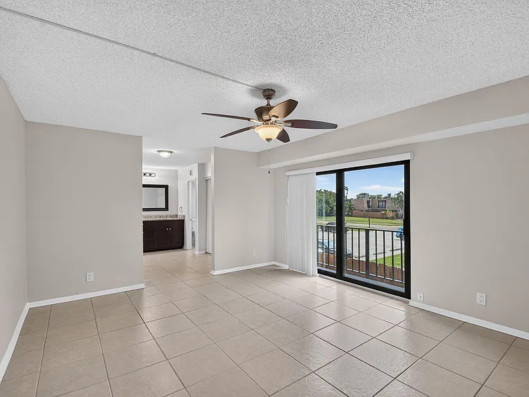 744 Springdale Cir — Photo 30