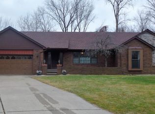 7867 Siding Ct, Grosse Ile, MI 48138