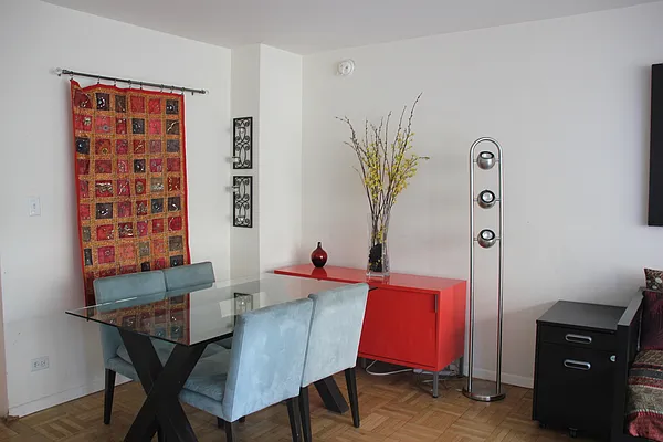 Sold by Skyline Properties LLC | media 8