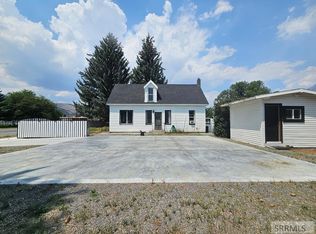 212 Pine St, Mackay, ID 83251