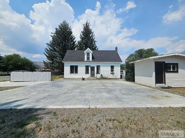 212 Pine St, Mackay, ID 83251
