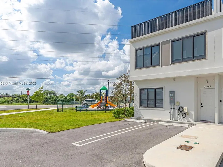 26144 SW 146th Ct — Photo 3