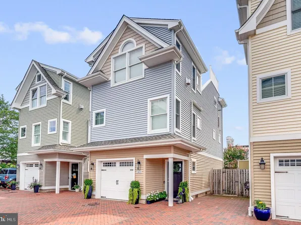 363 W 8th St, Ship Bottom, NJ 08008