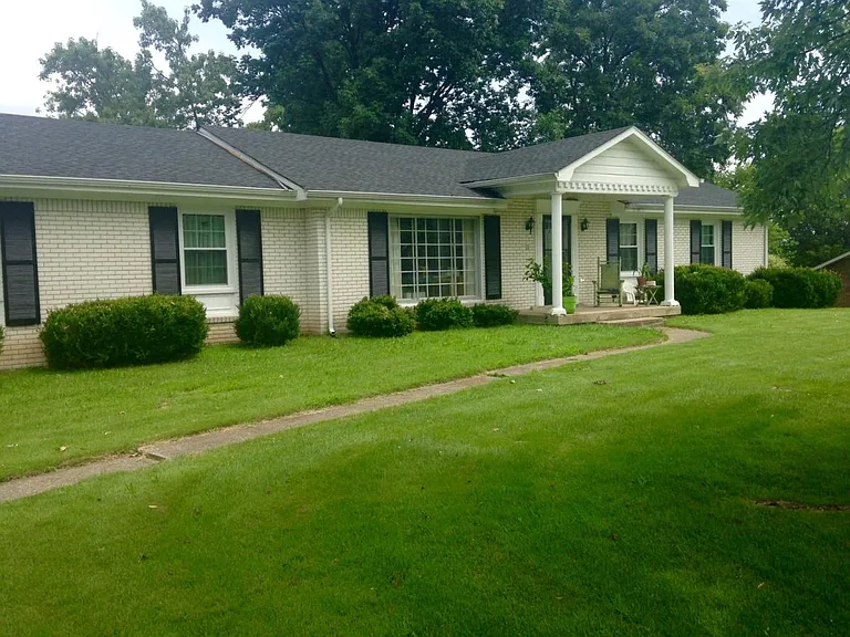 1211 Clearview Dr — Photo 1