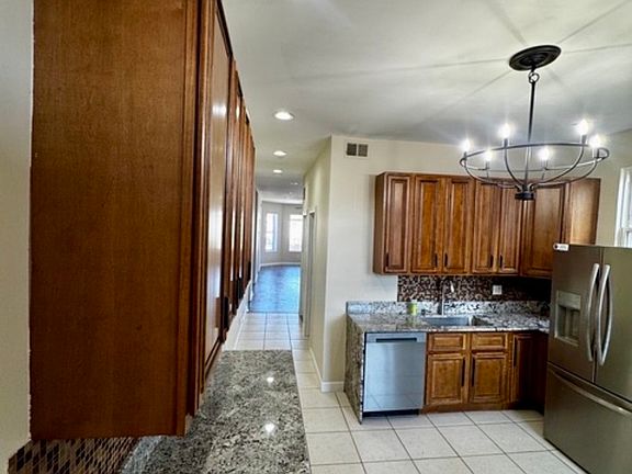 3rd image of 3431 W Lyndale St
