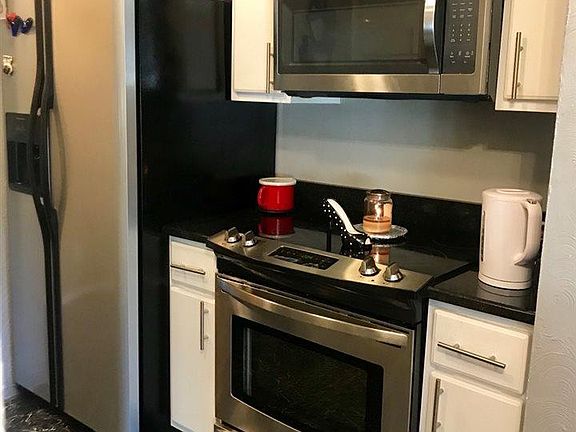 5th image of 1651 S Hill Blvd #1555