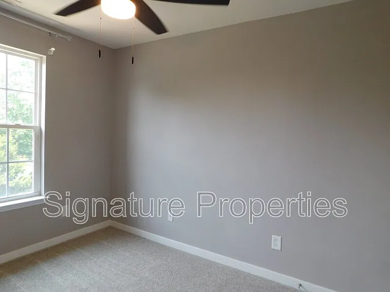 8197 Belton Cir — Photo 38