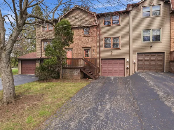 4 Chesterton Ct, Fairport, NY 14450