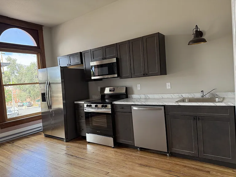 201 W Main St #5 — Photo 2