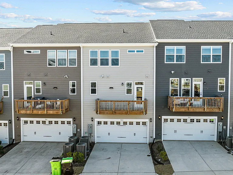 983 Parkstone Towne Blvd — Photo 35