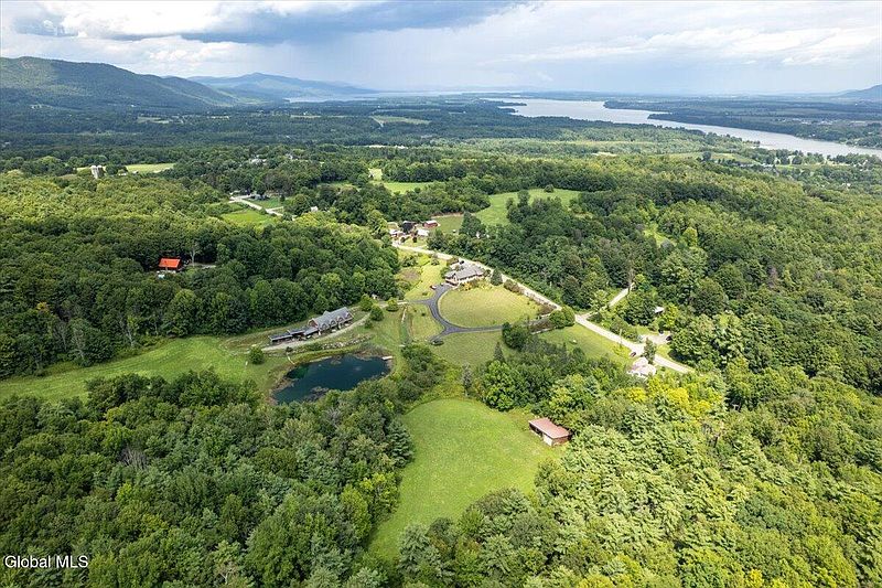 5th image of 99 Sugar Hill Road