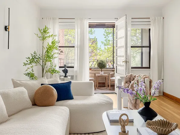 100 Ocean Pkwy APT 3S, Brooklyn, NY 11218