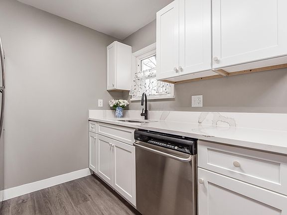 4th image of 2488 McGuffey Rd