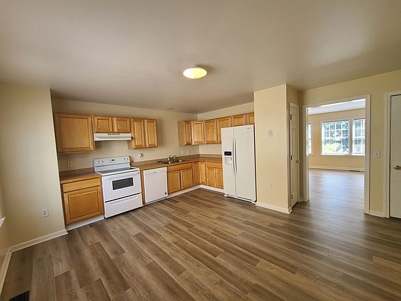 3rd image of 1 Pineview Pl