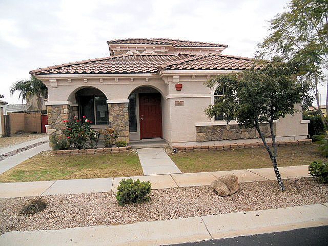 1st image of 861 E Bellerive Pl