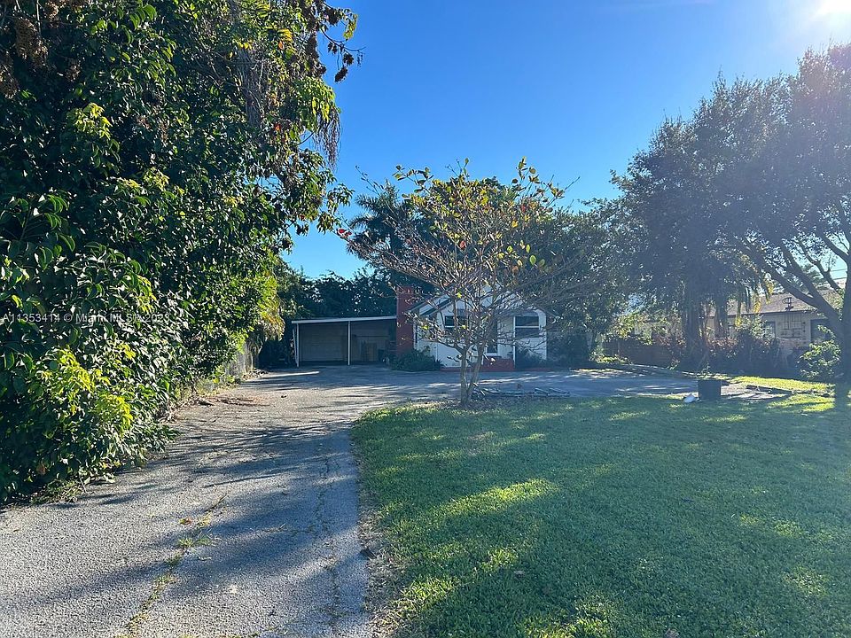 2nd image of 4616 SW 33rd Ave #2