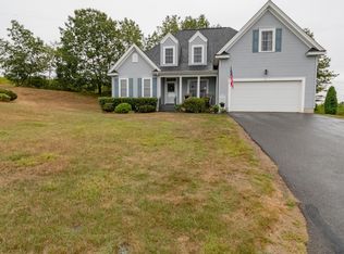 4 S Parrish Dr, Londonderry, NH 03053