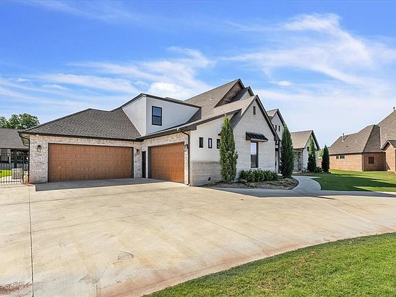 4th image of 1232 W Pampas Way
