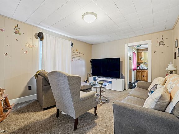 3rd image of 1031 Thayer Ave