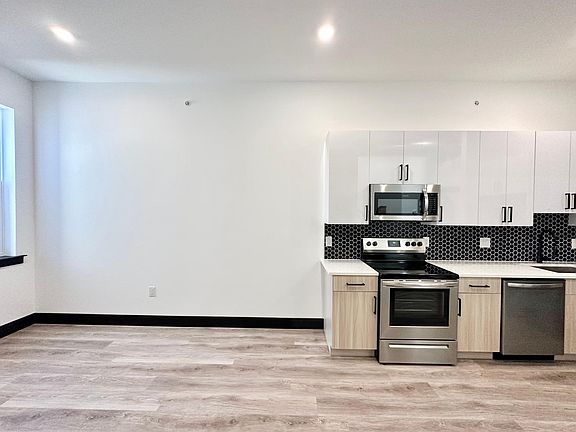 3rd image of 105 Callowhill St #U4