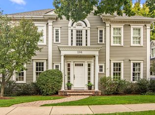 206 E Hillside Ave, Barrington, IL 60010