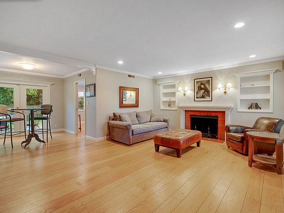 3rd image of 3169 Ellington Cir