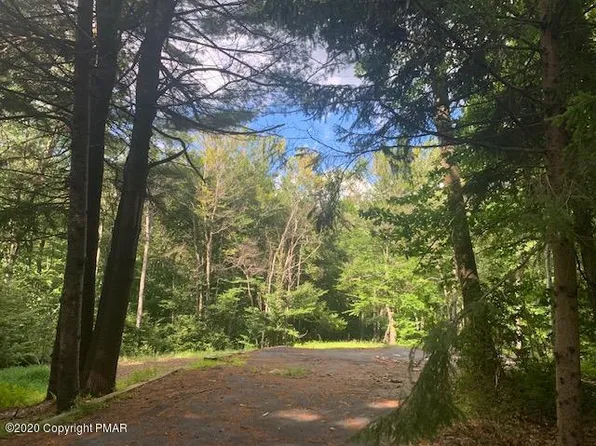 217 Moseywood Rd, Lake Harmony, PA 18624