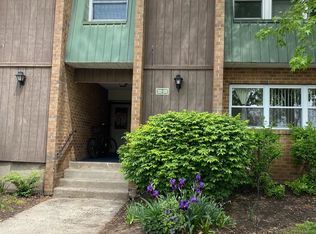 325 Meadowview Ln #325, Mont Clare, PA 19453
