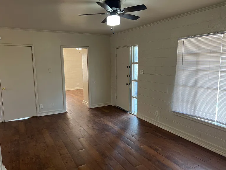 2300 W Hickory St — Photo 19