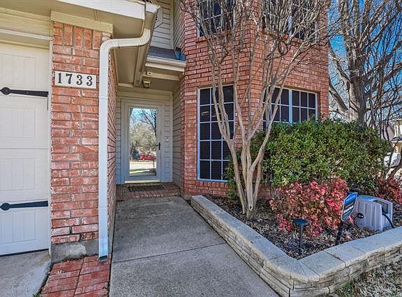 3rd image of 1733 Sonnet Dr