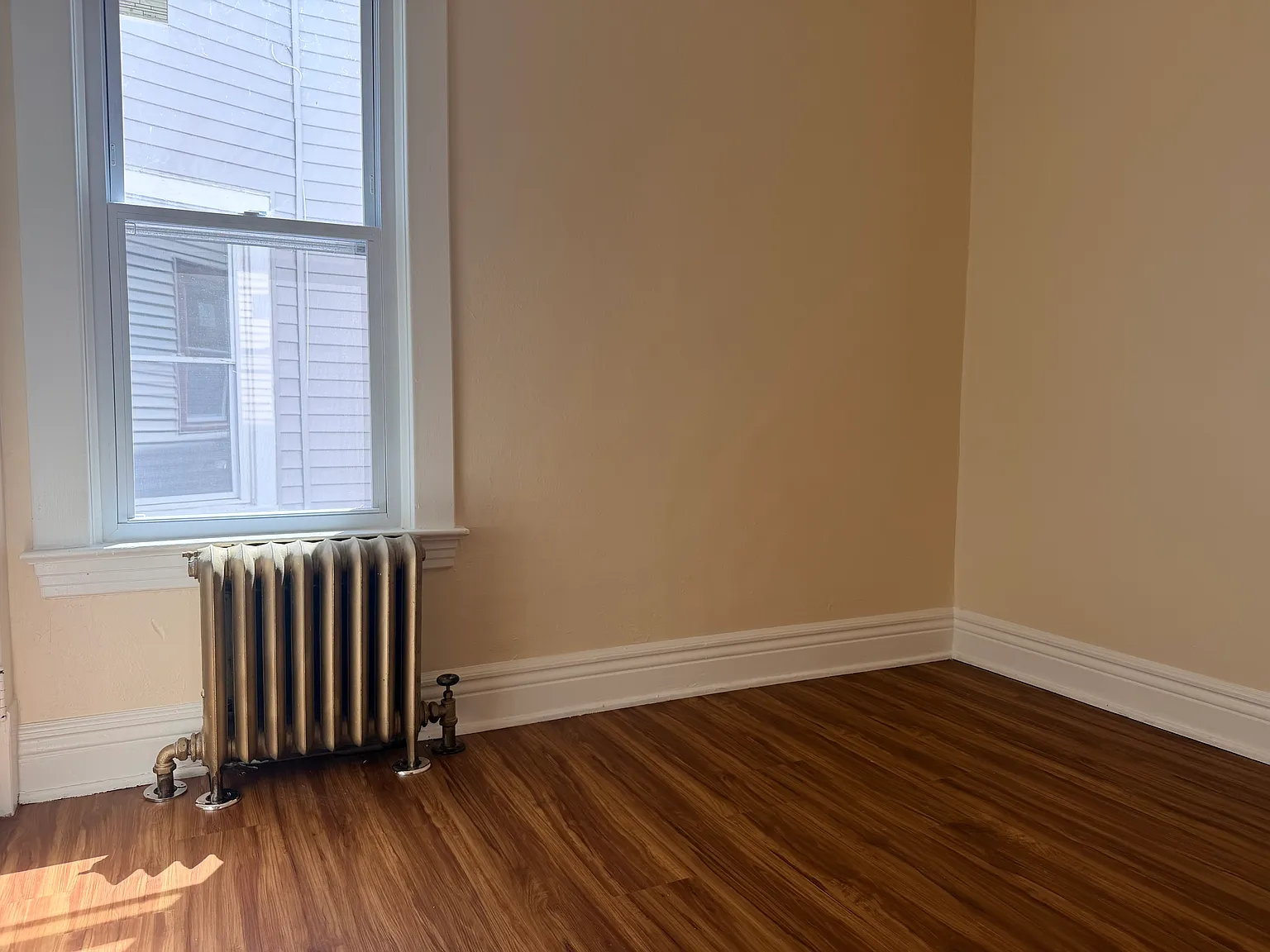 3 bed, 2004 sqft, $1,150 — Photo 4