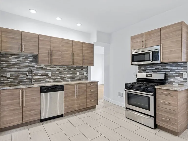 8 Roach St #2 — Photo 1