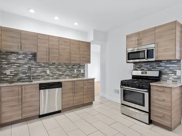 8 Roach St #2, Dorchester, MA 02125