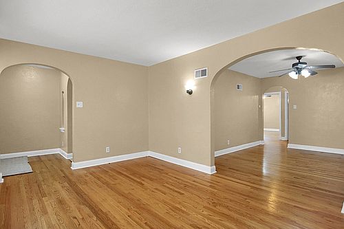 3rd image of 5004 Miami St