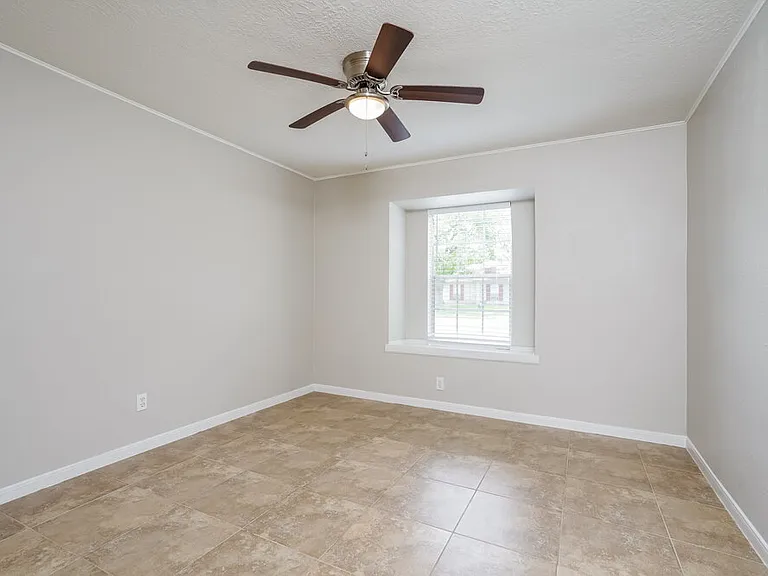 518 Magnolia Bnd — Photo 11