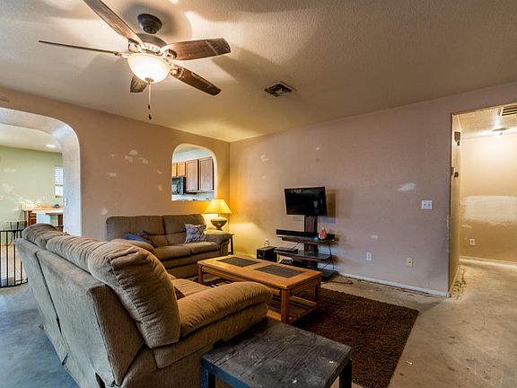 2nd image of 643 W Prickly Pear Dr