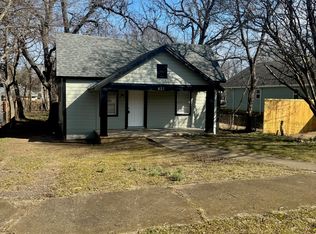 827 W Walker St, Denison, TX 75020