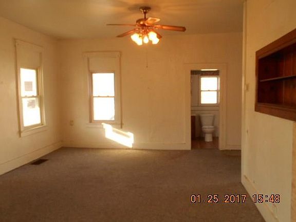3rd image of 220 N Mulberry St