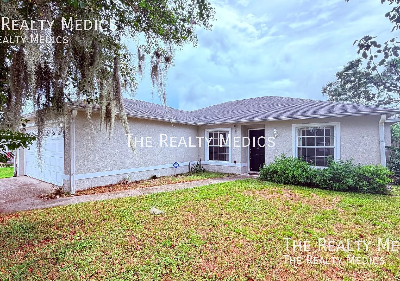Stylish 3Bedroom Home with Spacious Yard in Deltona Lakes! — Photo 3