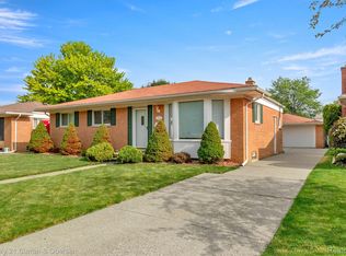 2736 Canterbury St, Trenton, MI 48183