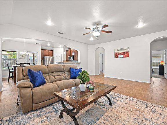 4th image of 303 Limerick Rd