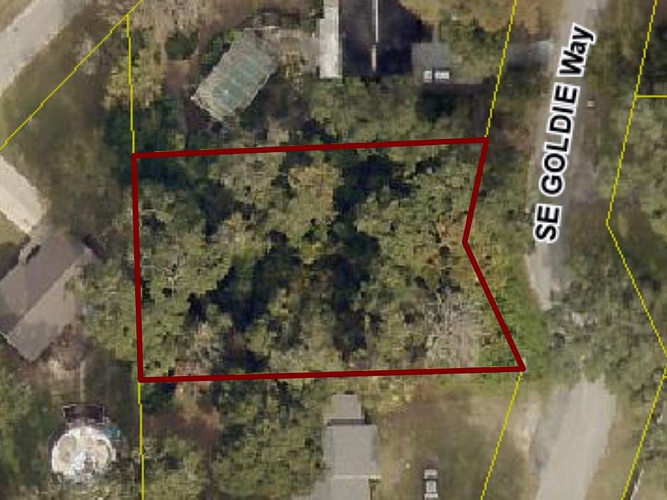 2nd image of 154 SE Goldie Way
